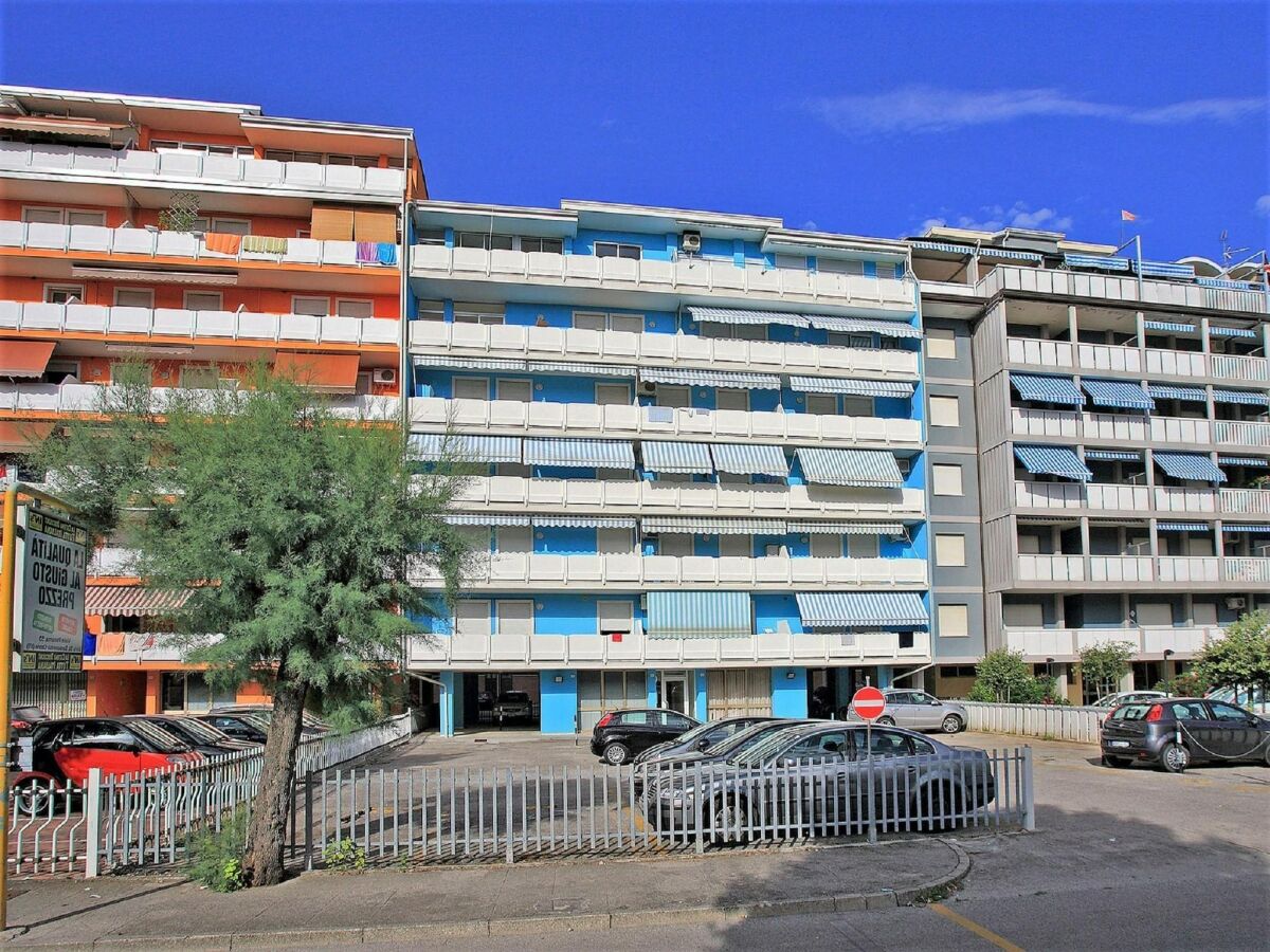 Apartment Holiday Home in Caorle near Beach - Outdoor photo 5