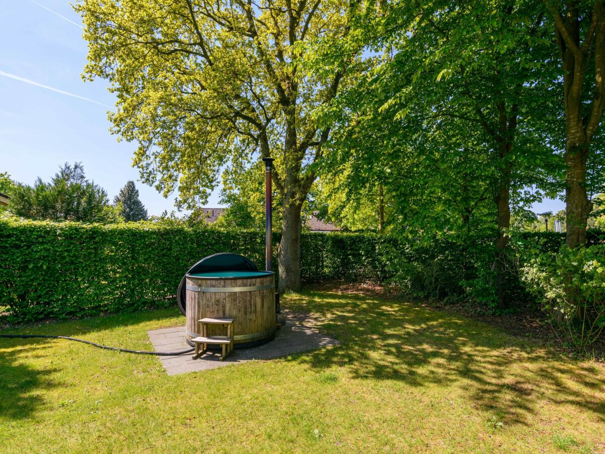 Holiday park Semi-detached bungalow Wellness 8 - Outdoor photo 2