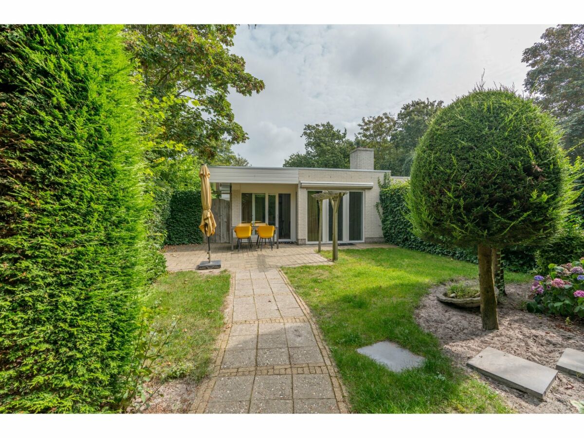 Bungalow Island Getaway w/ Spa Bath