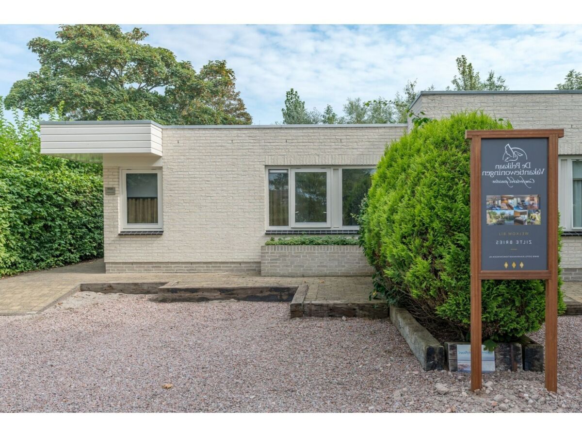 Bungalow Island Getaway w/ Spa Bath - Outdoor photo 2