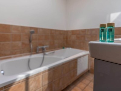 Bungalow Island Getaway w/ Spa Bath - Outdoor photo 35