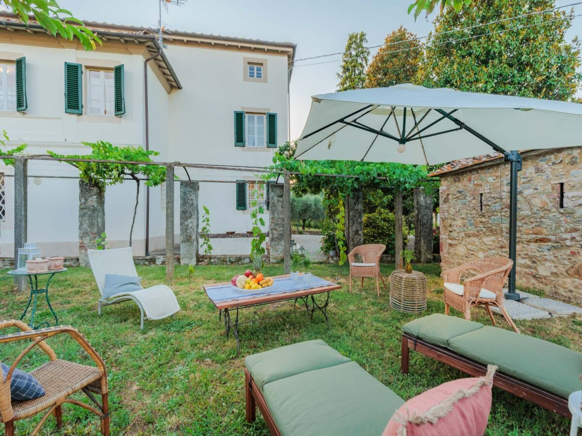 Villa Villa near Lucca with Tuscan Garden Views - Outdoor photo 3