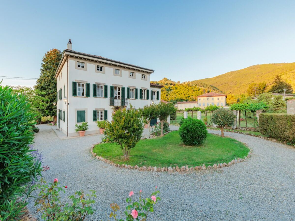 Villa Villa near Lucca with Tuscan Garden Views - Outdoor photo 4