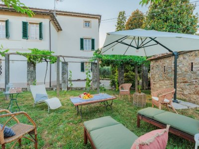Villa Villa near Lucca with Tuscan Garden Views - Outdoor photo 3
