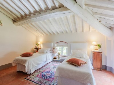 Villa Villa near Lucca with Tuscan Garden Views - Features photo 7