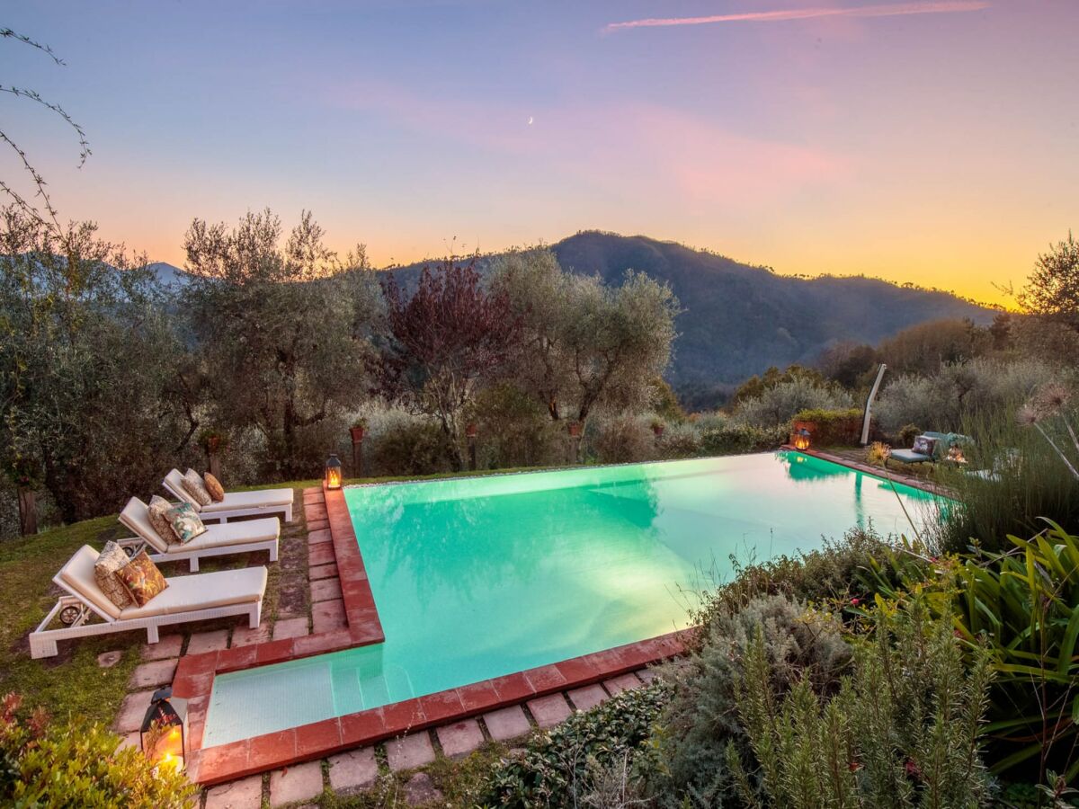 Villa Villa in Tuscany with Infinity Pool and Views - Outdoor photo 4