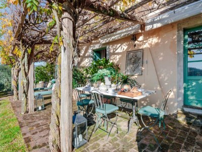 Villa Villa in Tuscany with Infinity Pool and Views - Outdoor photo 2