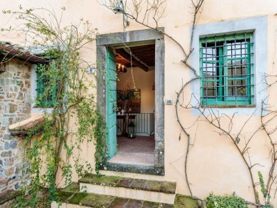 Villa Villa in Tuscany with Infinity Pool and Views - Features photo 49