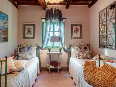 Villa Villa in Tuscany with Infinity Pool and Views - Features photo 61