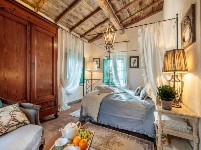 Villa Villa in Tuscany with Infinity Pool and Views - Features photo 67