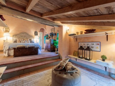 Villa Villa in Tuscany with Infinity Pool and Views - Features photo 68