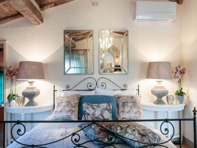 Villa Villa in Tuscany with Infinity Pool and Views - Features photo 72