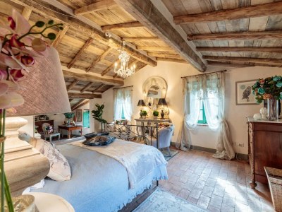 Villa Villa in Tuscany with Infinity Pool and Views - Features photo 73