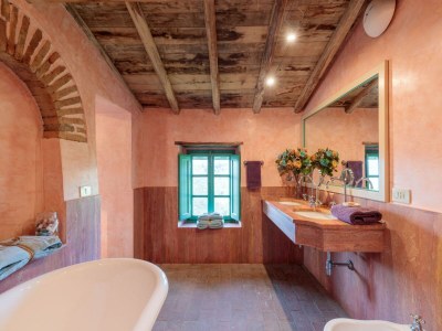 Villa Villa in Tuscany with Infinity Pool and Views - Features photo 108