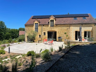 Holiday house Chaliniac : Maison en Pierre avec piscine chauffée - Outdoor photo 2