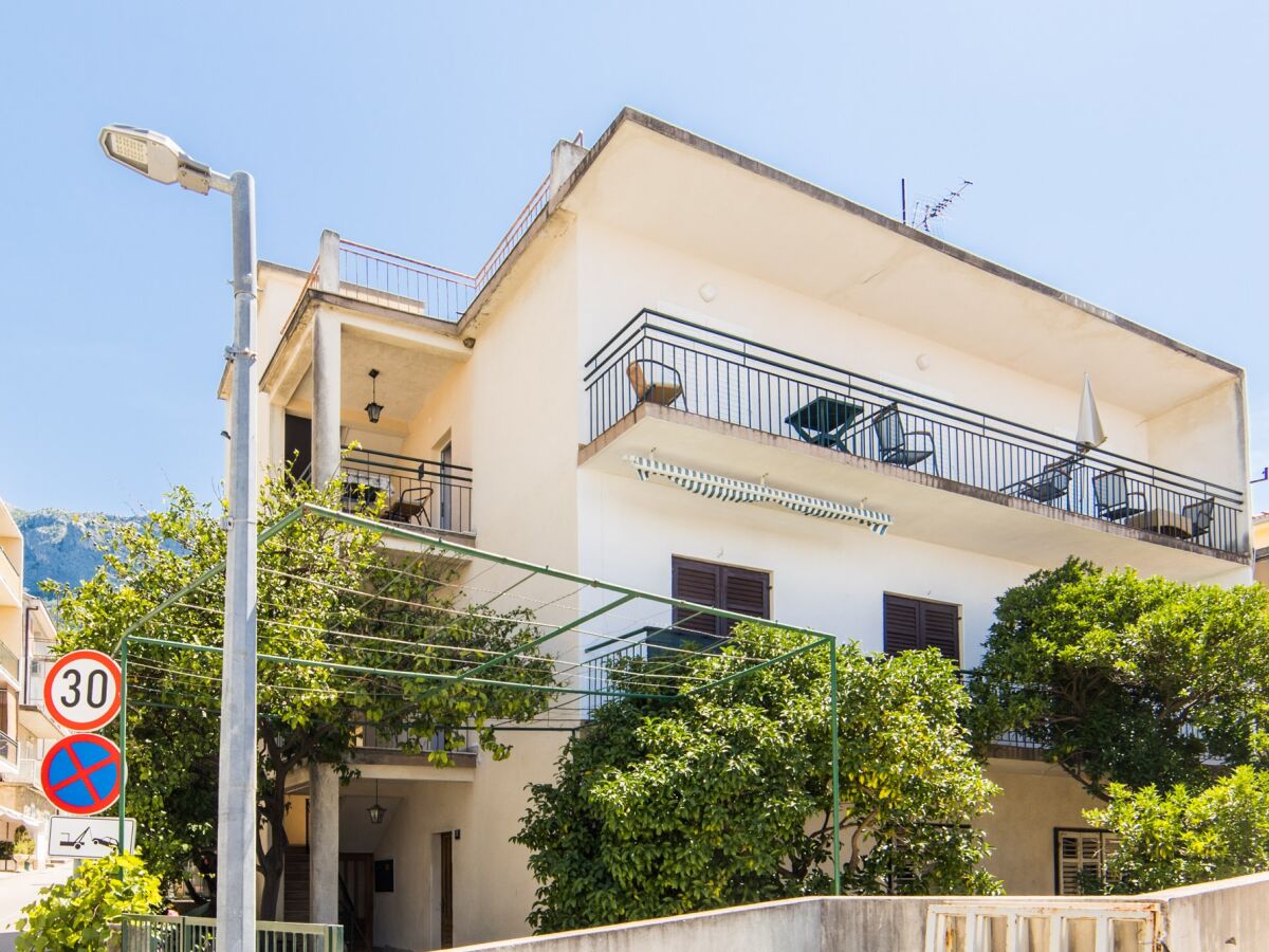 Apartment Three bedroom apartment near beach Podgora, Makarska A-6789-a