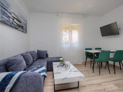 Apartment Two Bedroom Apartment With Terrace (A2) in Valbandon - Apartment