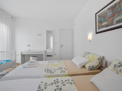 Apartment Two Bedroom Apartment With Terrace And Sea View (Adriatica) - Features photo 25