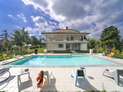Villa Geräumige Villa mit Pool in Belvedere Fogliense - PU - Villa