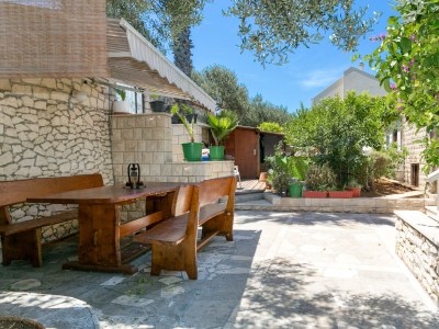 Apartment Two bedroom apartment with terrace Supetar, Brač A-5670-d - Outdoor photo 7