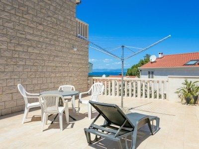 Apartment Two bedroom apartment with terrace Supetar, Brač A-5670-d - Outdoor photo 8