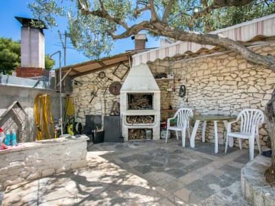 Apartment Two bedroom apartment with terrace Supetar, Brač A-5670-d - Outdoor photo 10