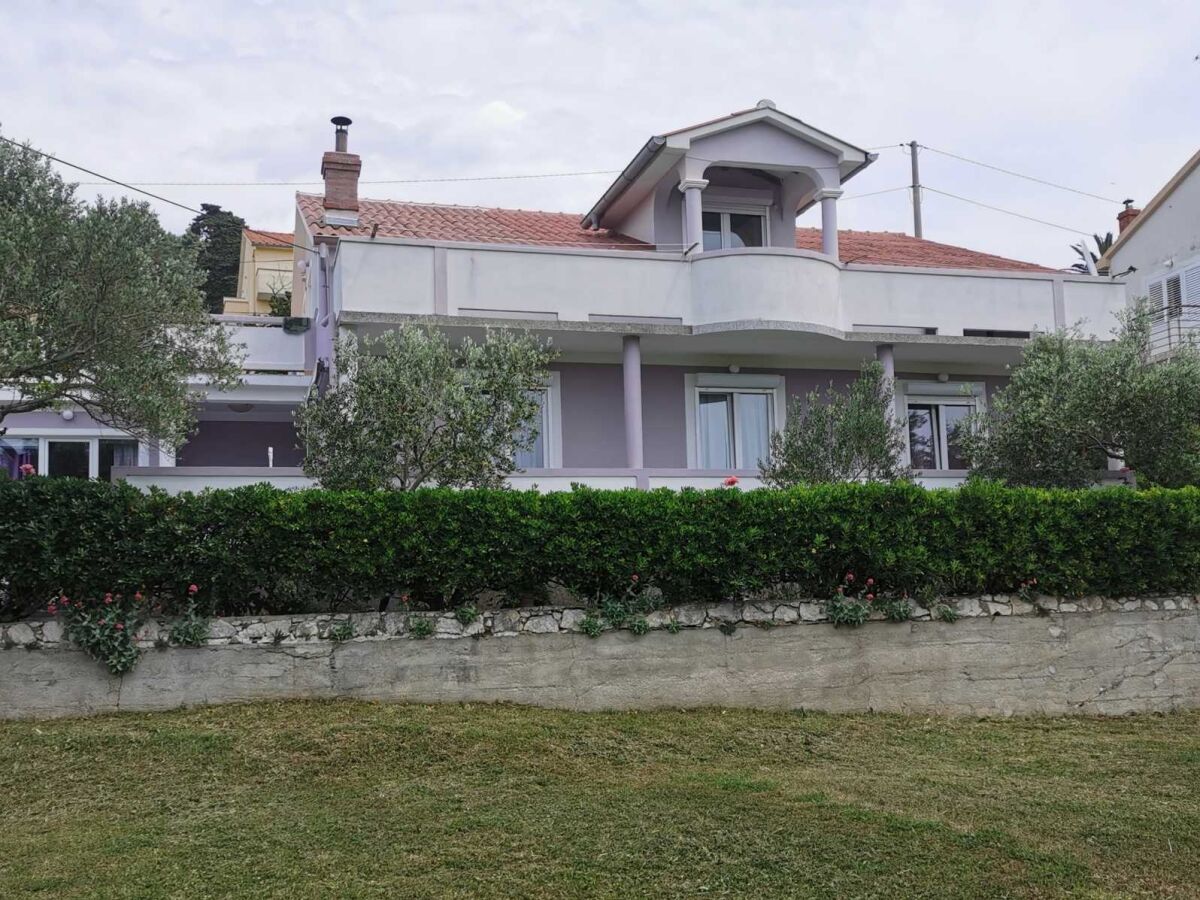 Apartment Three bedroom apartment with terrace Kampor, Rab A-4985-a