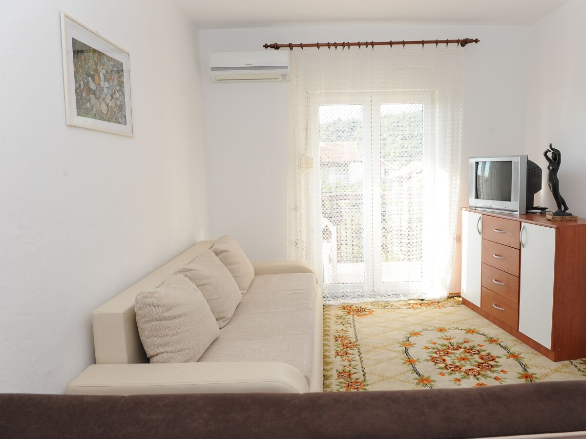 Apartment One bedroom apartment with balcony and sea view Podaca, Makarska A-15748-c