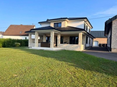 Villa Eifel finca with whirlpool and garden lounge in Volcanic Eifel - Villa