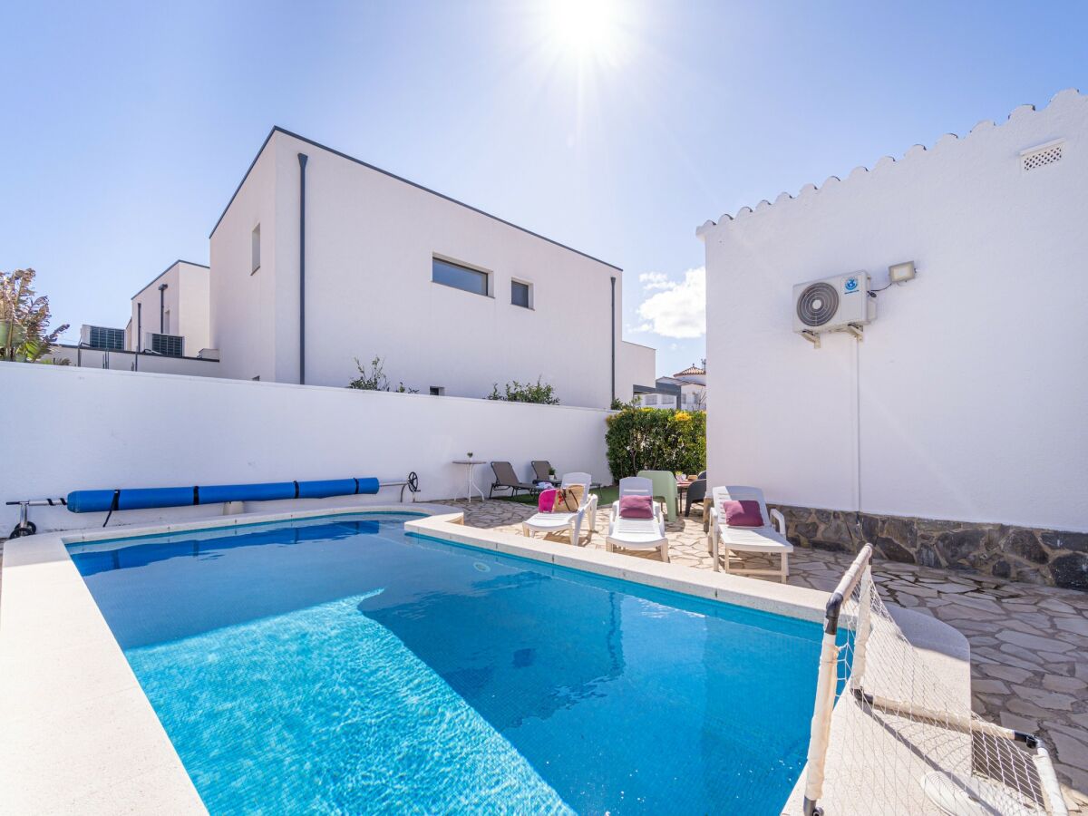 Villa Villa in Empuriabrava with Private Pool - Outdoor photo 3
