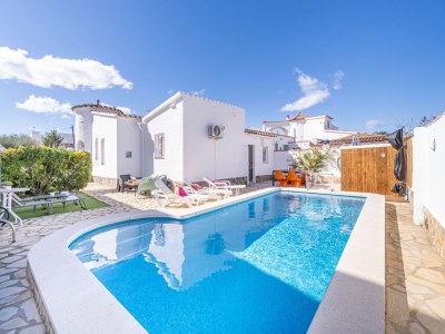 Villa Villa in Empuriabrava with Private Pool in Empuriabrava - Villa
