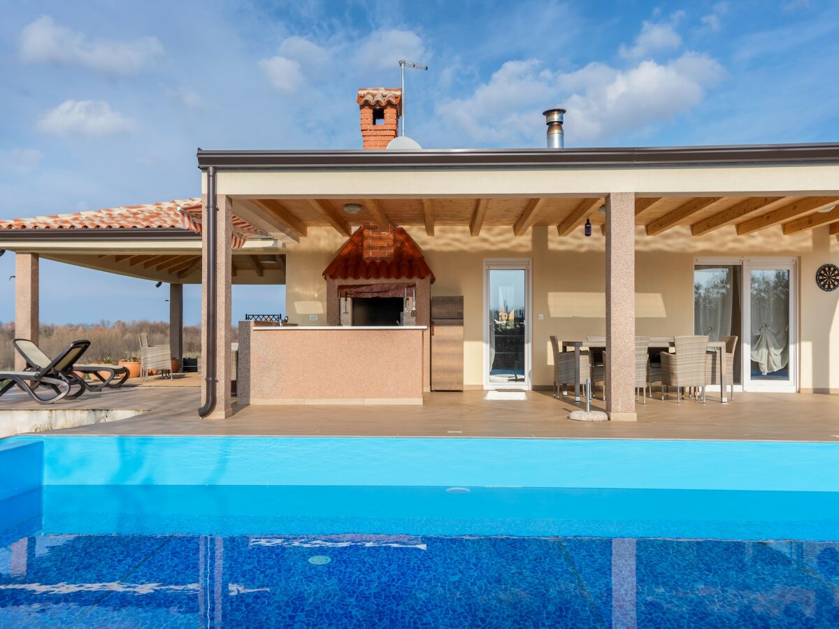 Holiday house Beautiful Holiday Home in Novigrad - Outdoor photo 3