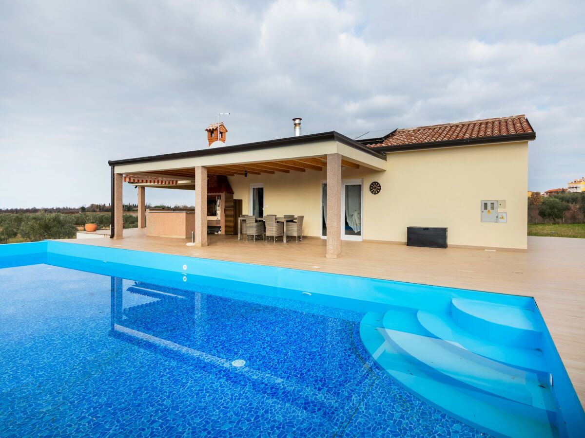 Holiday house Beautiful Holiday Home in Novigrad - Outdoor photo 5