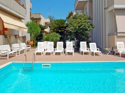 Apartment Alba Adriatica: Flucht am Pool - Outdoor photo 2
