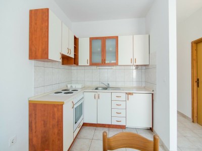 Apartment Apartments Neva- Standard Two Bedroom Apartment with Terrace and Sea View (4Z) - Features photo 3