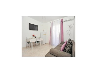 Apartment Apartments Lenka - One Bedroom Apartment with Balcony and garden View A2 - Features photo 7