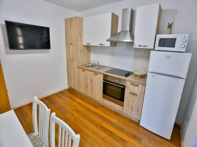 Apartment Apartments Lenka - Two Bedroom Apartment with Garden Terrace A4 in Brač - Apartment