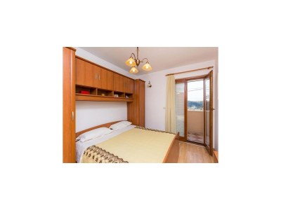 Apartment Apartment Jele - Two Bedroom Apartment with Balcony and Garden View - Features photo 13