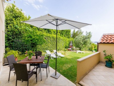 Apartment Color Apartments - One Bedroom Apartment with Terrace and Partial Sea View (Blue) in Mlini - Apartment