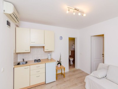 Apartment Color Apartments - One Bedroom Apartment with Terrace and Partial Sea View (Blue) - Features photo 7