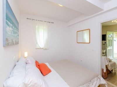 Apartment Color Apartments - One Bedroom Apartment with Terrace and Partial Sea View (Blue) - Features photo 15