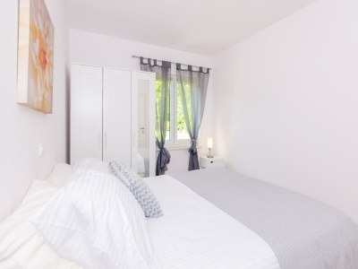 Apartment Apartment with 1 room and terrace - Features photo 12