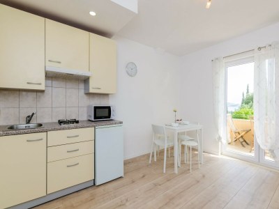 Apartment Apartment with 1 room and terrace - Features photo 13