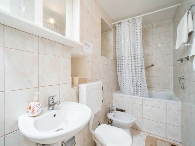 Holiday house House Kočan-Four Bedroom Villa with Terrace and Swimming Pool - Features photo 15