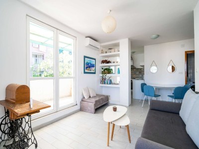 Apartment Apartment Radovan - One-Bedroom Apartment with Balcony and Sea View - Features photo 9