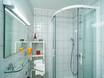 Apartment Apartment Radovan - One-Bedroom Apartment with Balcony and Sea View - Features photo 21