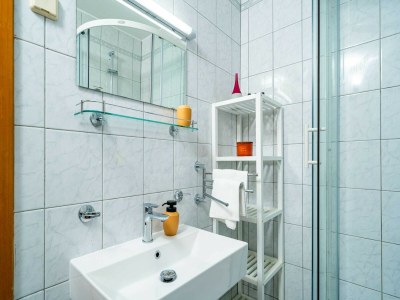 Apartment Apartment Radovan - One-Bedroom Apartment with Balcony and Sea View - Features photo 32