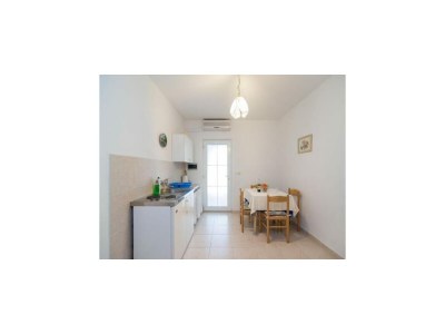 Apartment Apartments Boguvila - Two-Bedroom Basic Apartment with Terrace (A1) - (ST) - Features photo 3
