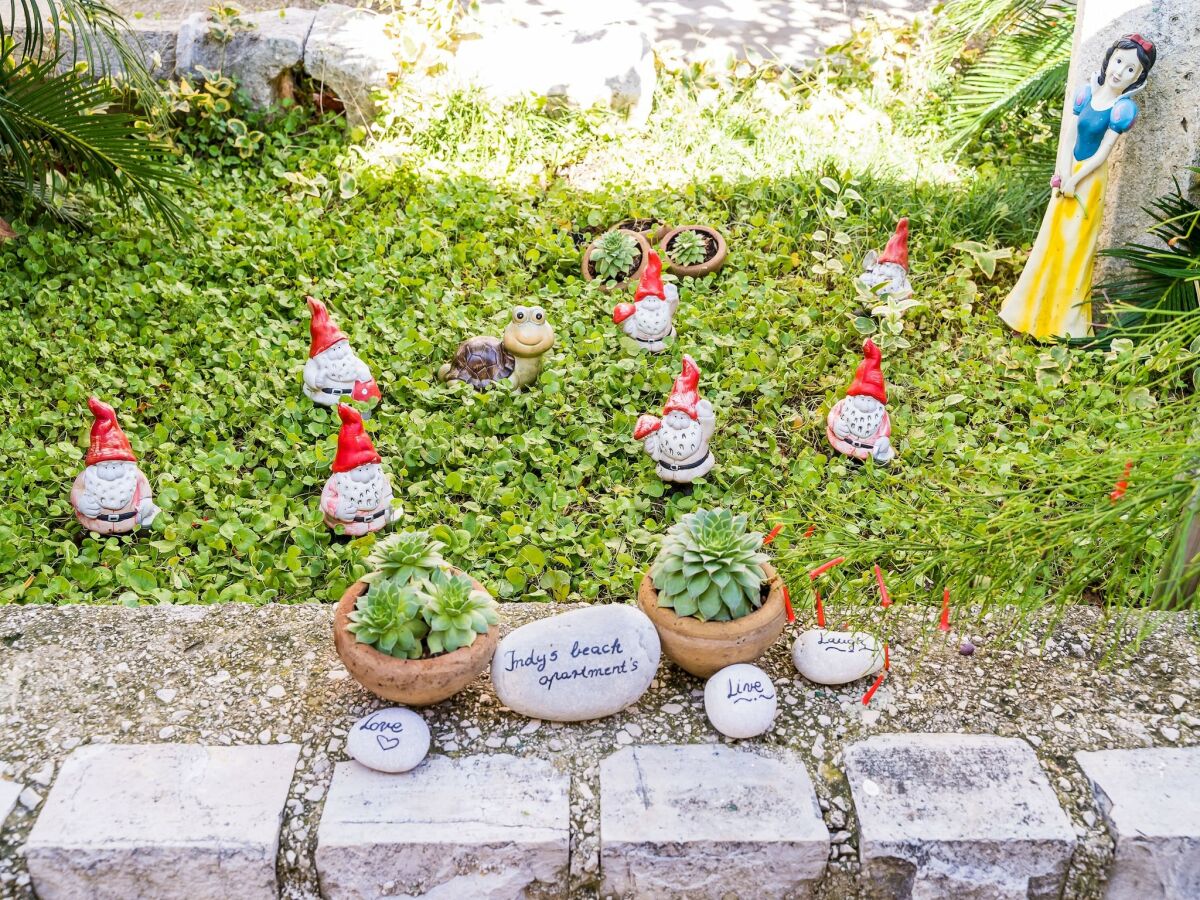 Apartment Indy's Beach Apartments -Two Bedroom Apartment with Balcony and Sea View - Outdoor photo 4