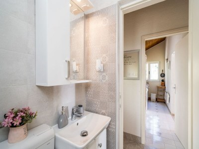 Apartment Indy's Beach Apartments -Two Bedroom Apartment with Balcony and Sea View - Features photo 10